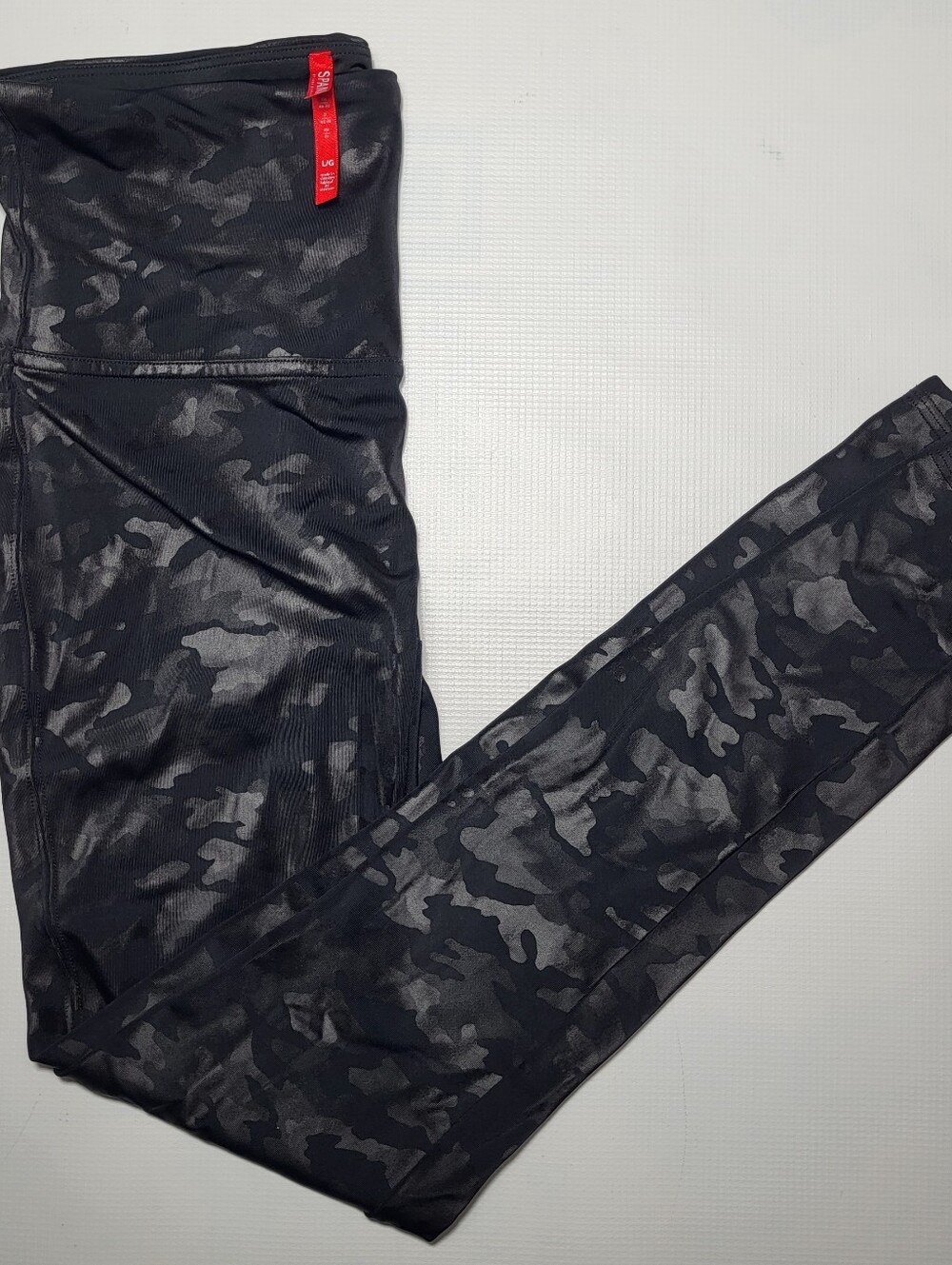 SPANX Faux Leather Camo Leggings Large Pilates Princess Gymgirl Workout